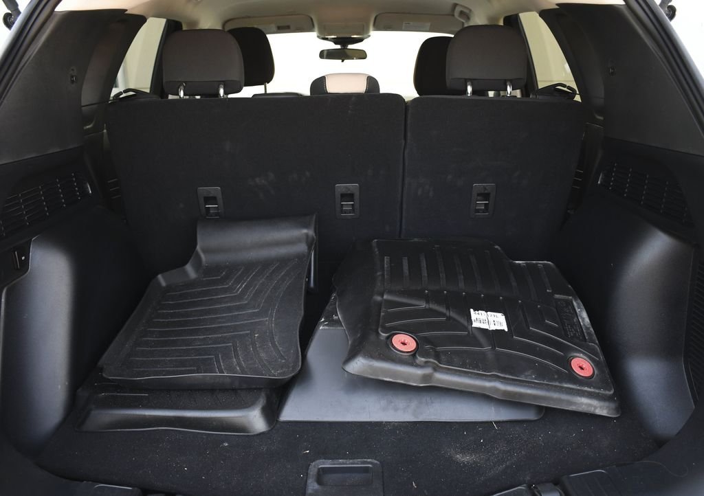 Used 2022 White Ford SE image 29