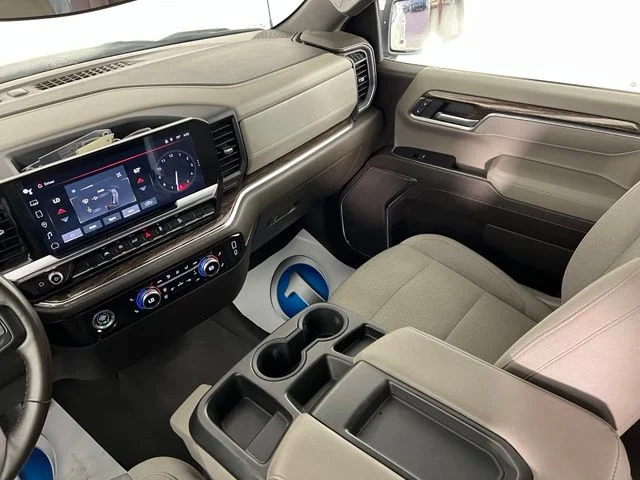 Used 2024 White GMC SLE image 30