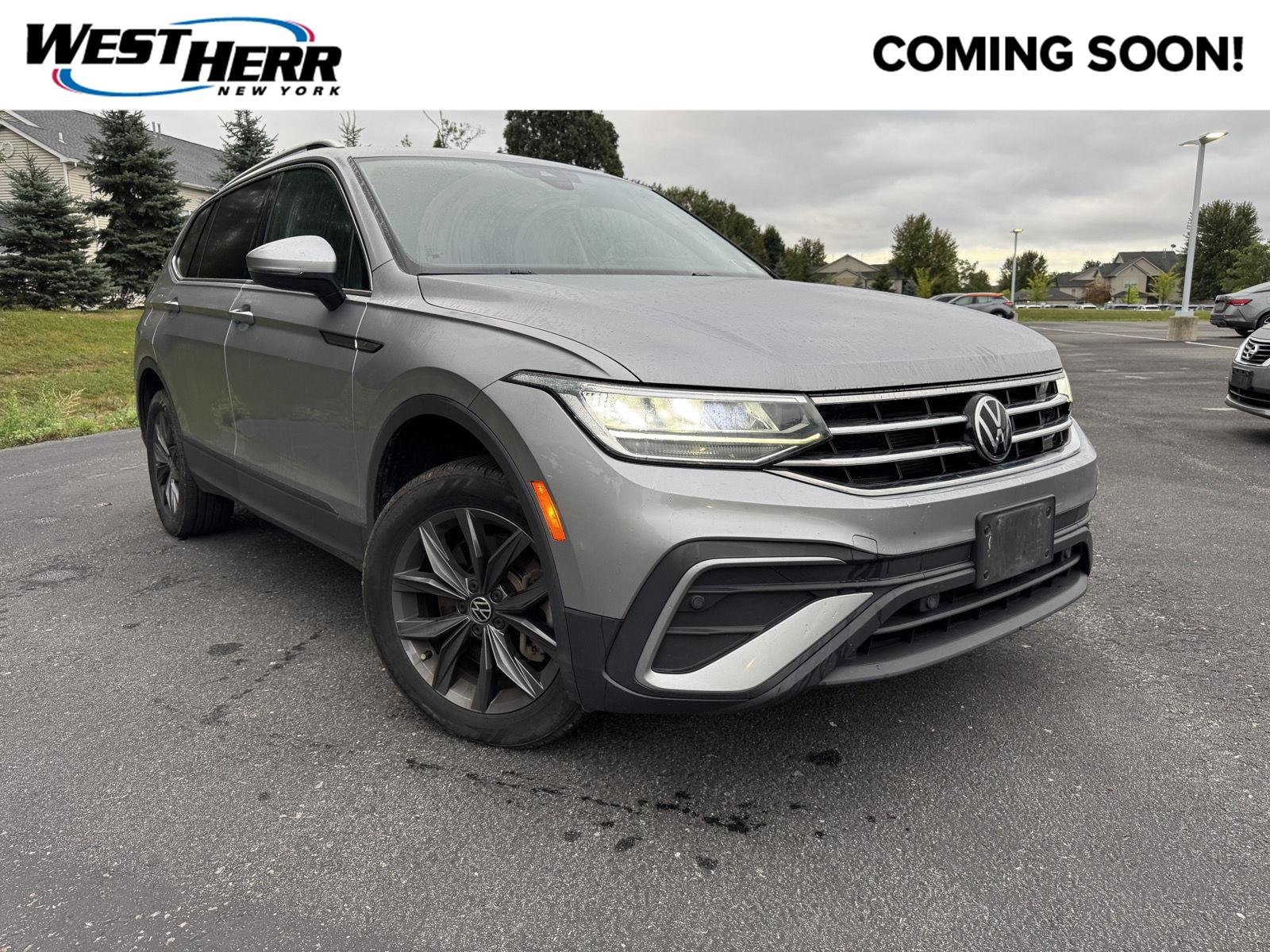 Used 2023 Pyrite Silver Metallic Volkswagen SE image 1