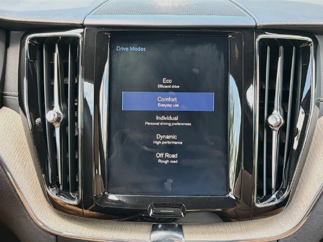 Used 2019 Gray Metallic Volvo Inscription image 31