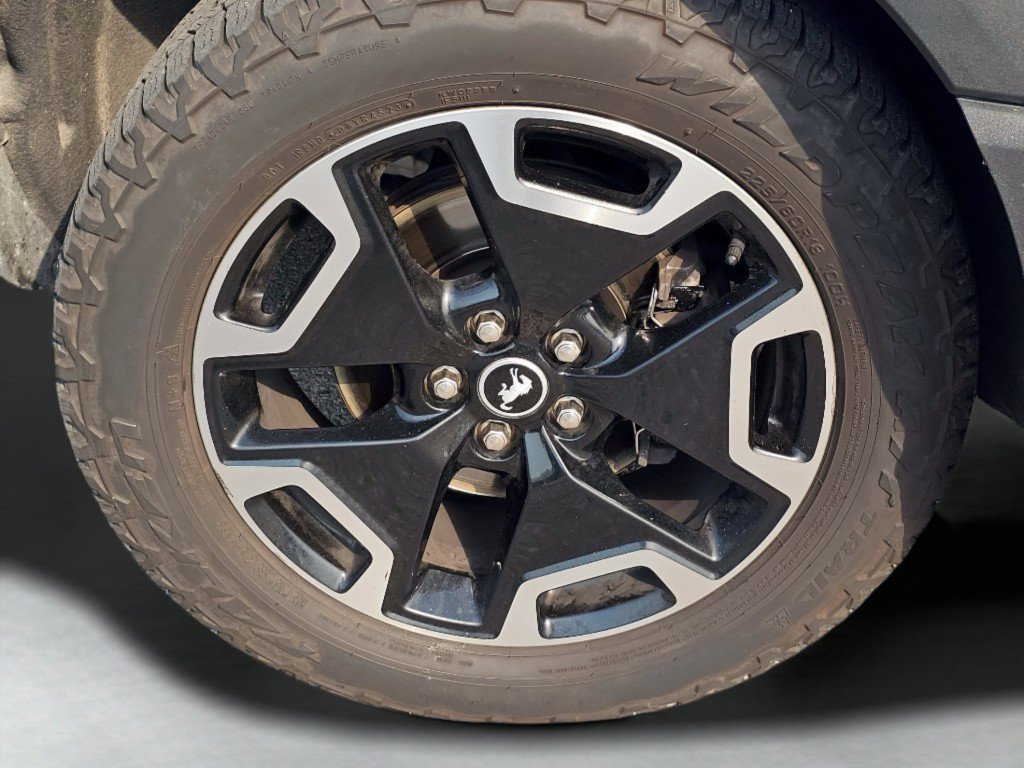 Used 2022 Silver Metallic Ford Outer Banks image 17