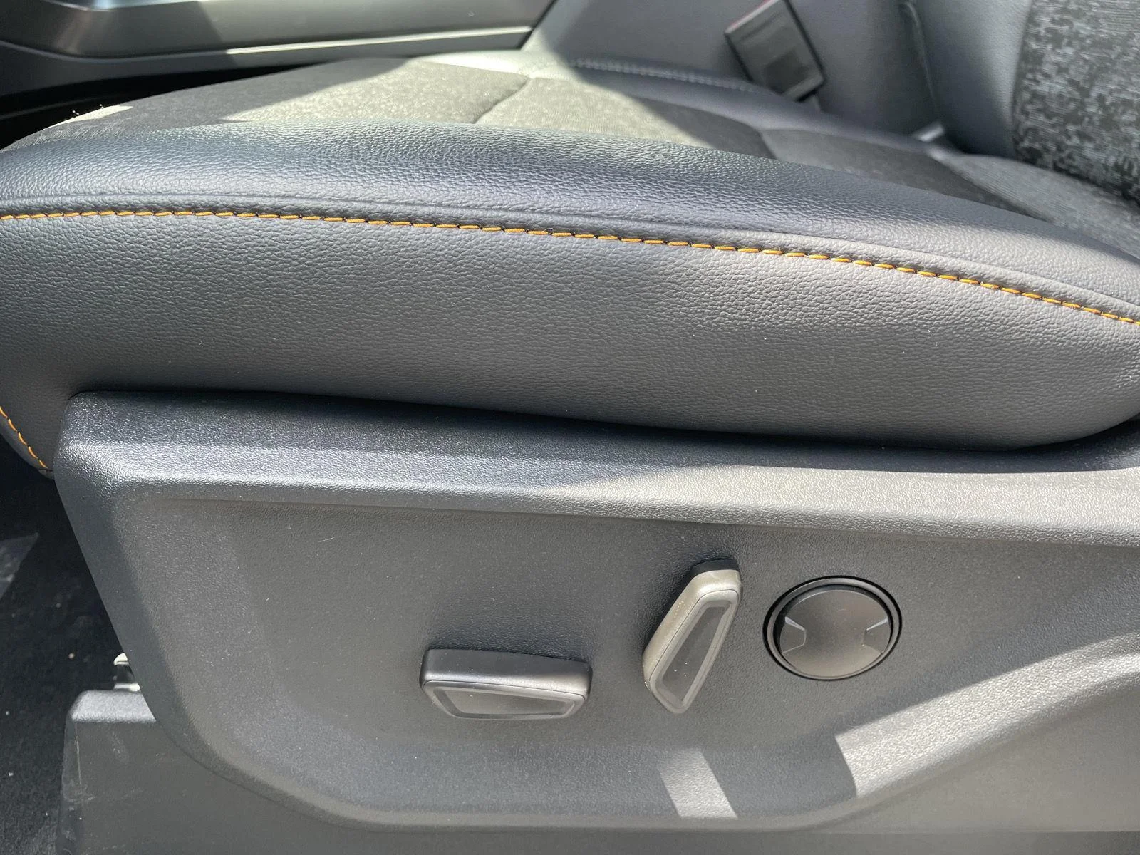 New 2026 Carbonized Gray Metallic Ford Tremor image 12