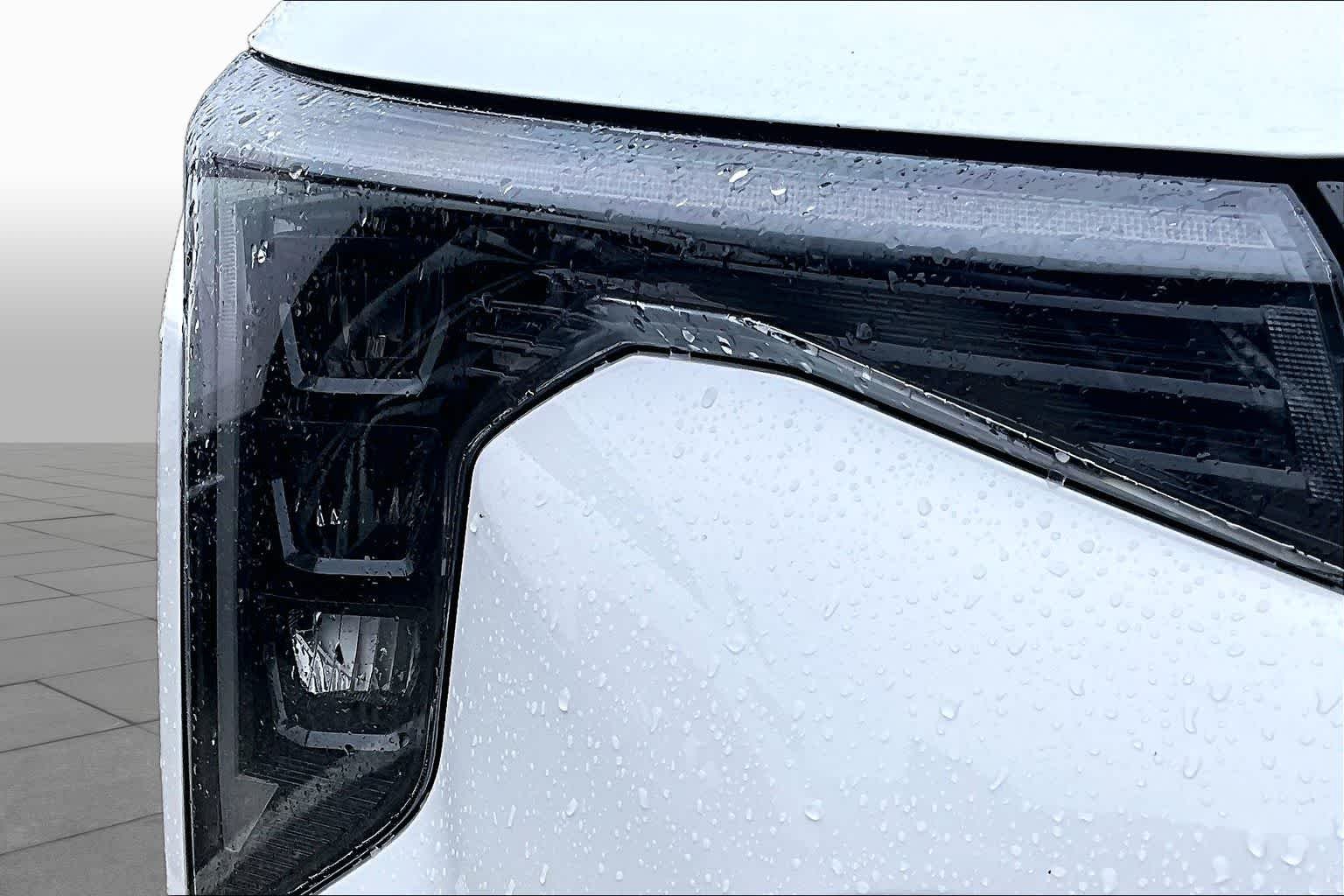 Used 2025 Snow White Pearl Kia GT-Line image 28