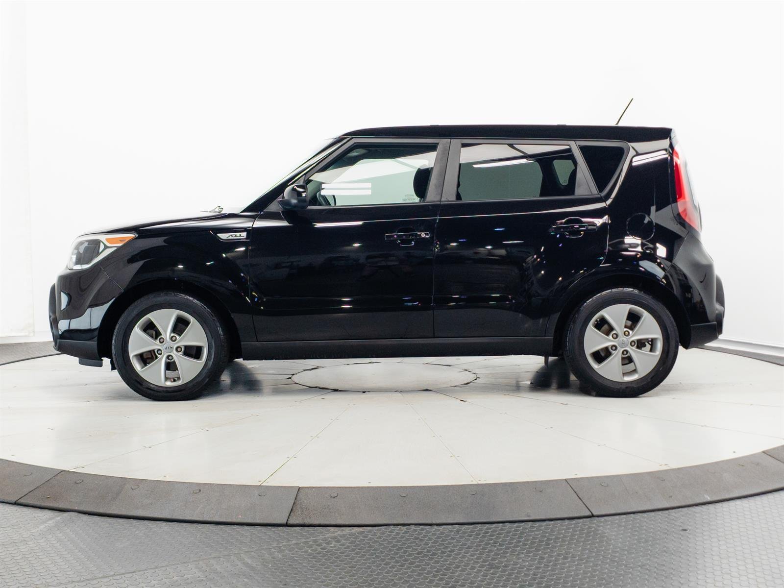 Used 2016 Black Kia Base image 6