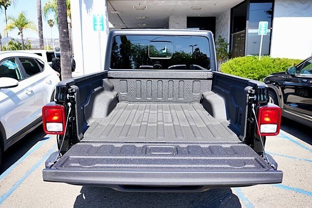 New 2025 Black Clear-Coat Exterior Paint Jeep Sport S image 18