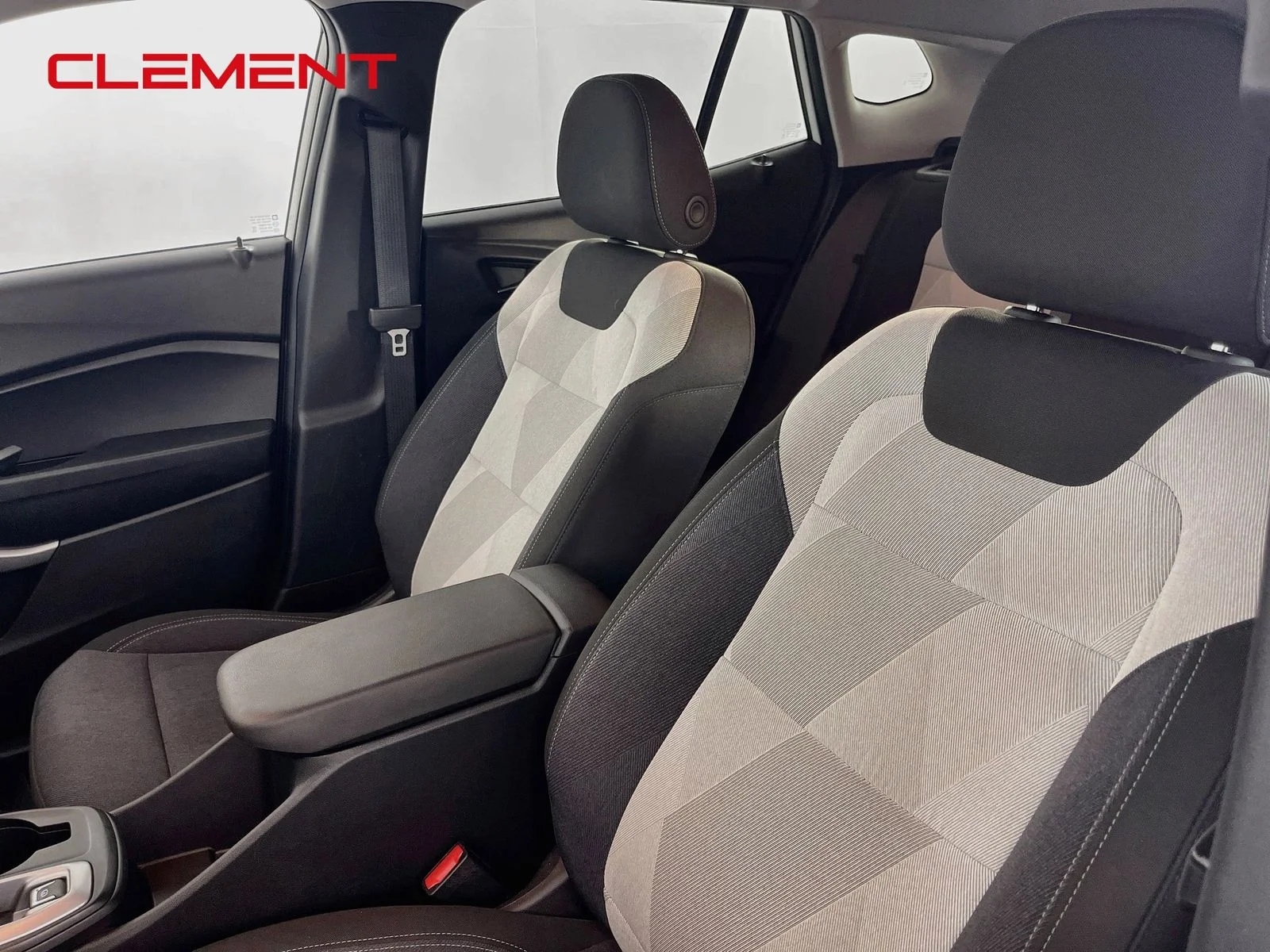 Used 2024 White Chevrolet LS image 27
