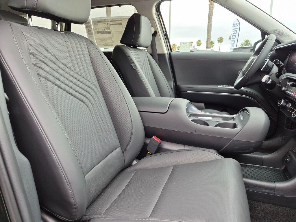 New 2026 Black Hyundai SEL FWD image 30