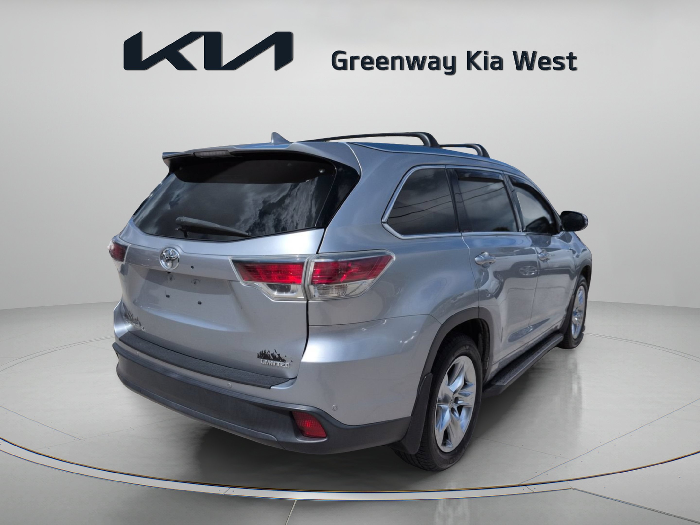 Used 2015 Silver Sky Metallic Toyota Limited image 7