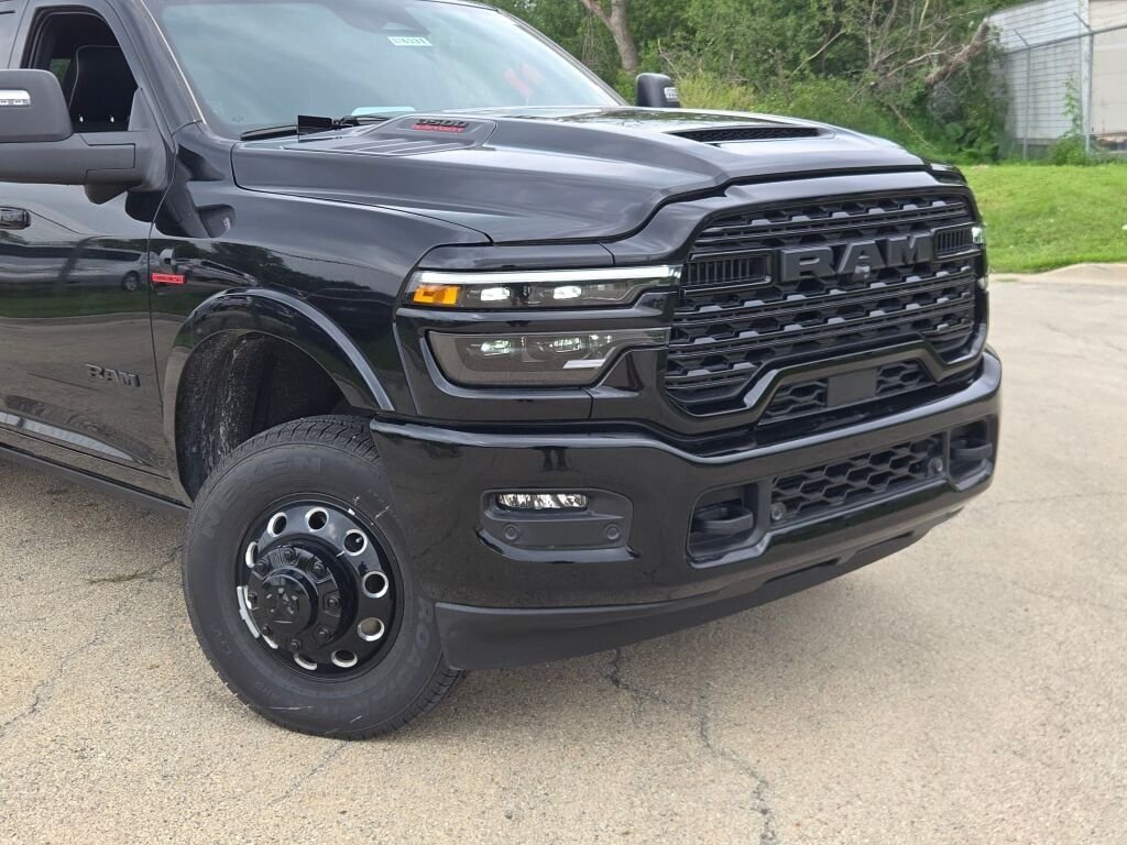 New 2026 Diamond Black Crystal Pearlcoat RAM Limited image 2