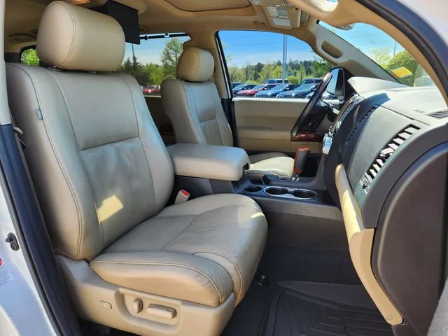Used 2021 White Toyota Platinum image 27