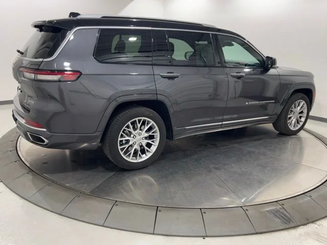 Used 2024 Gray Jeep Summit image 5