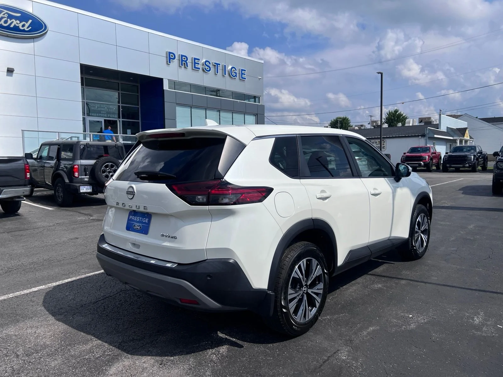 Used 2022 White Nissan SV image 11