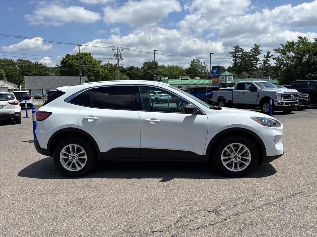Used 2022 White Ford SE image 8