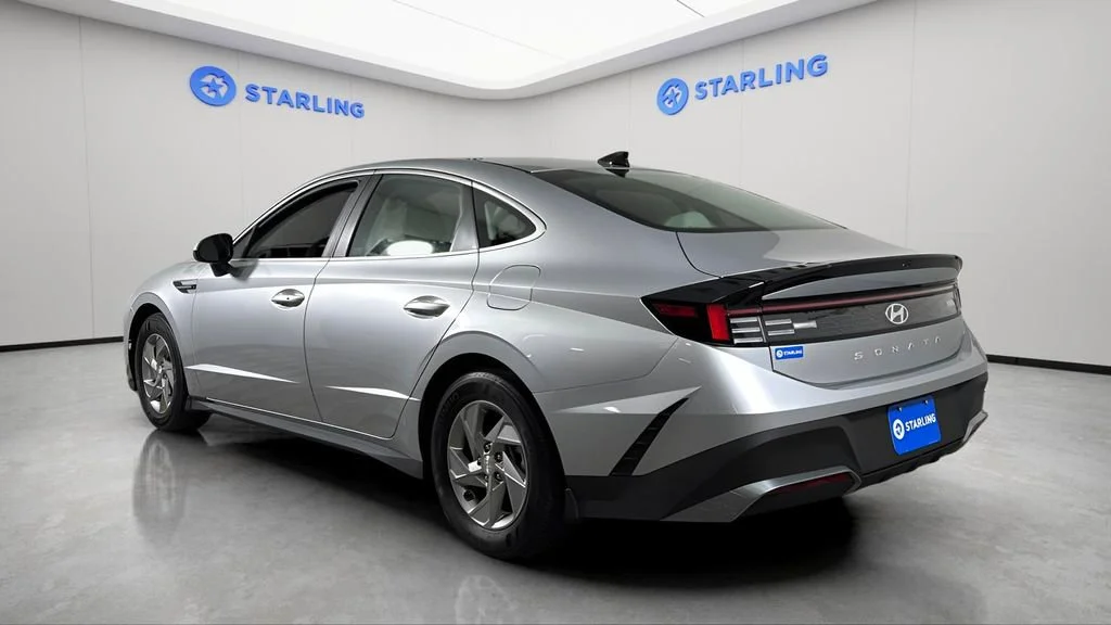 Used 2025 Silver Hyundai SE image 6