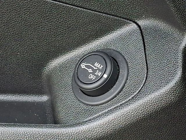 Used 2020 Black GMC SLT image 27