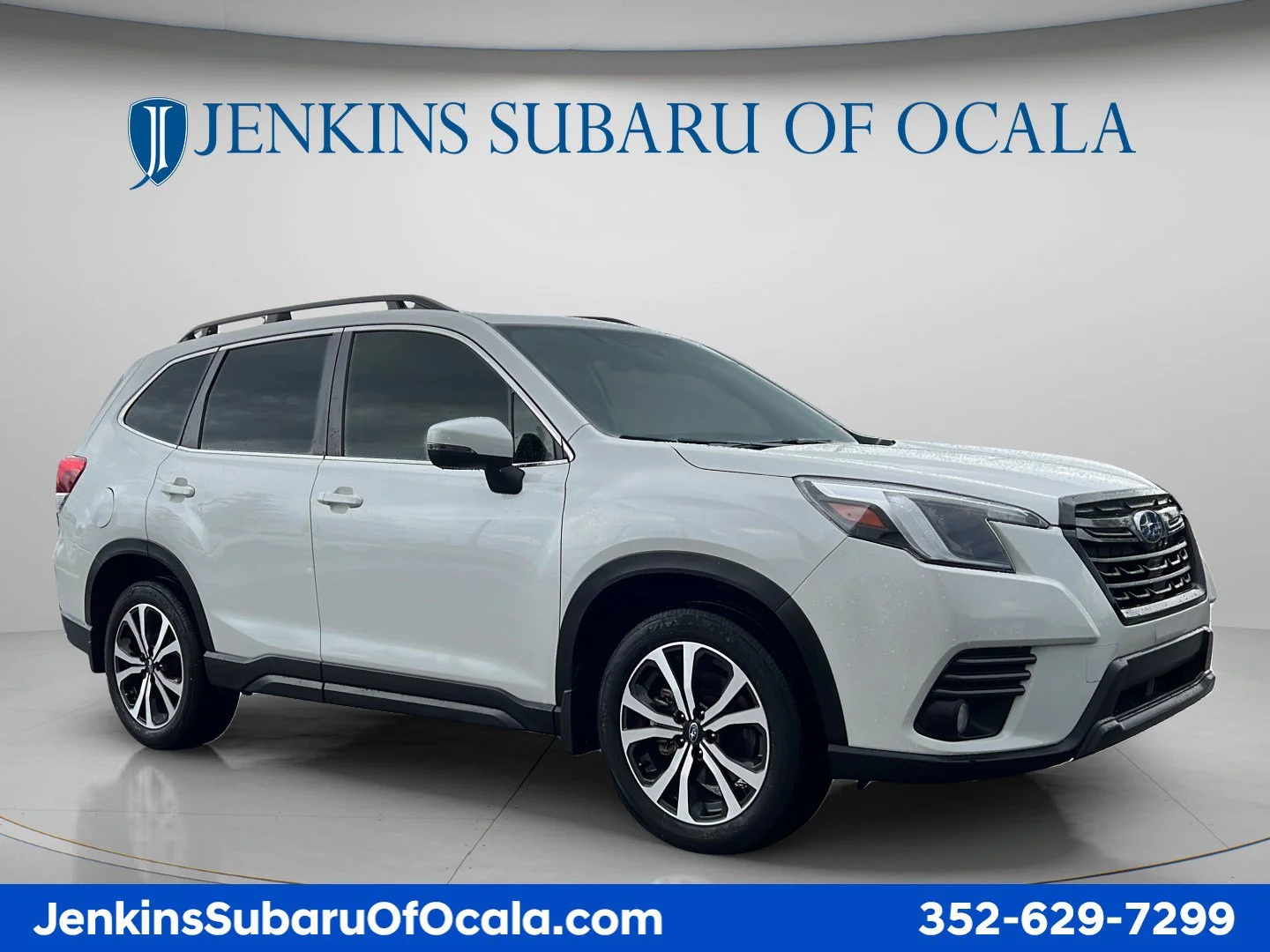 Used 2022 Crystal White Pearl Subaru Limited image 1
