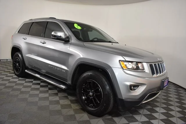 Used 2016 Silver Jeep Limited image 12