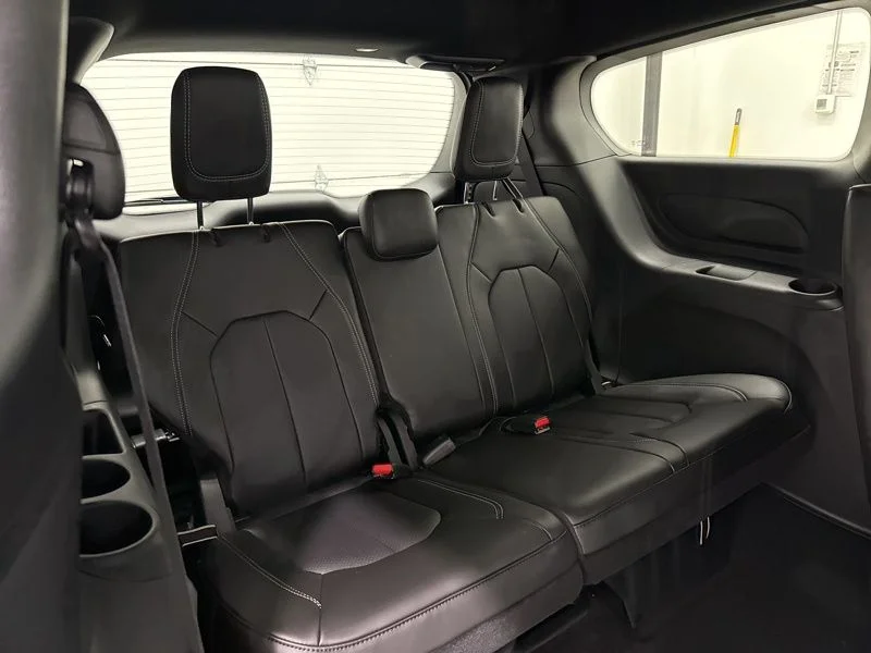 2026 Chrysler Pacifica Select - Photo 11