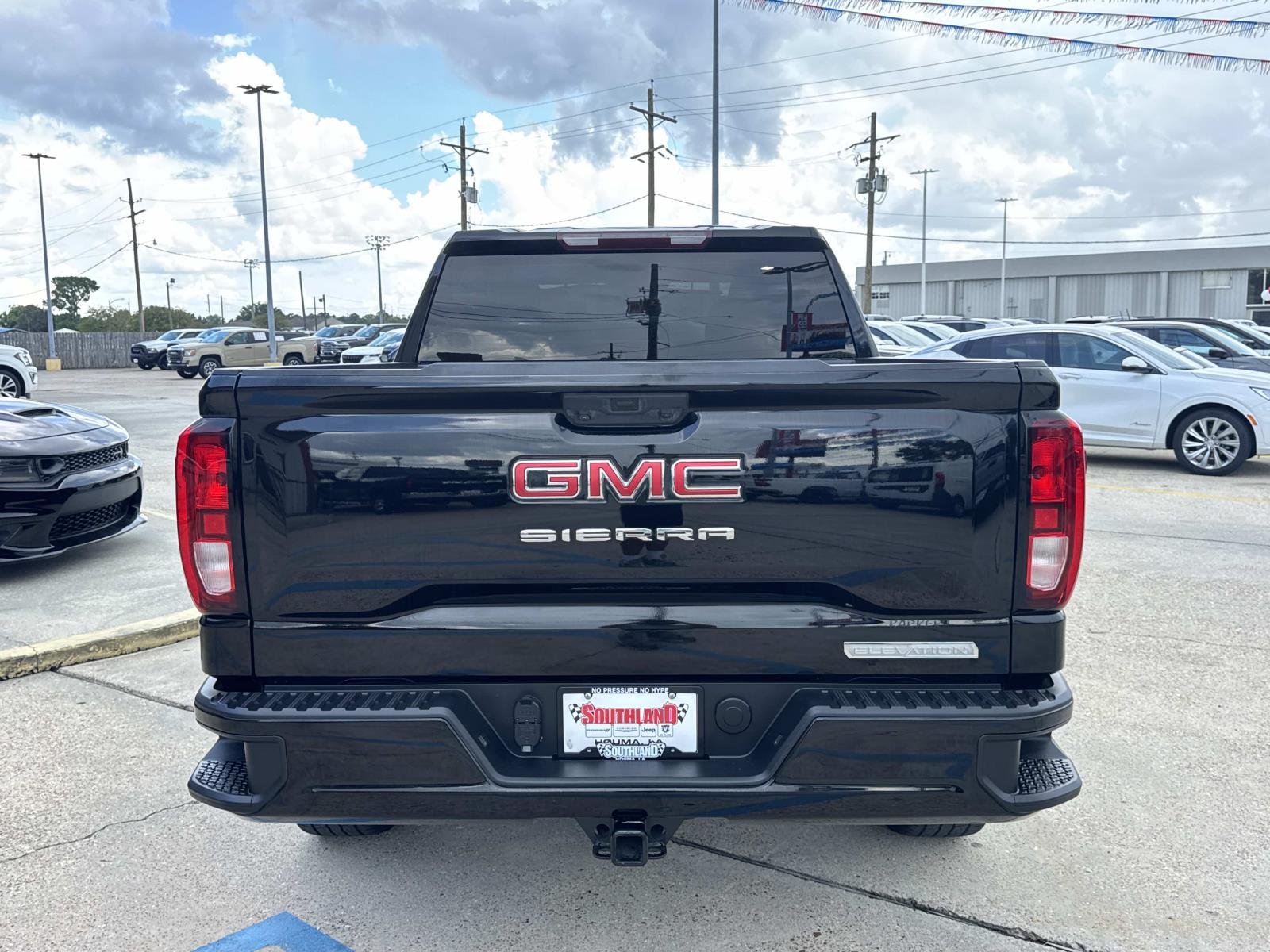 Used 2024 Onyx Black GMC Elevation image 6
