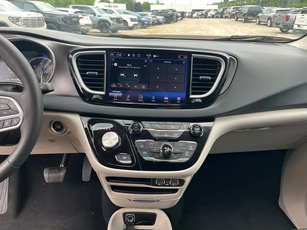 Used 2023 Crystal Metallic Chrysler Touring L image 24