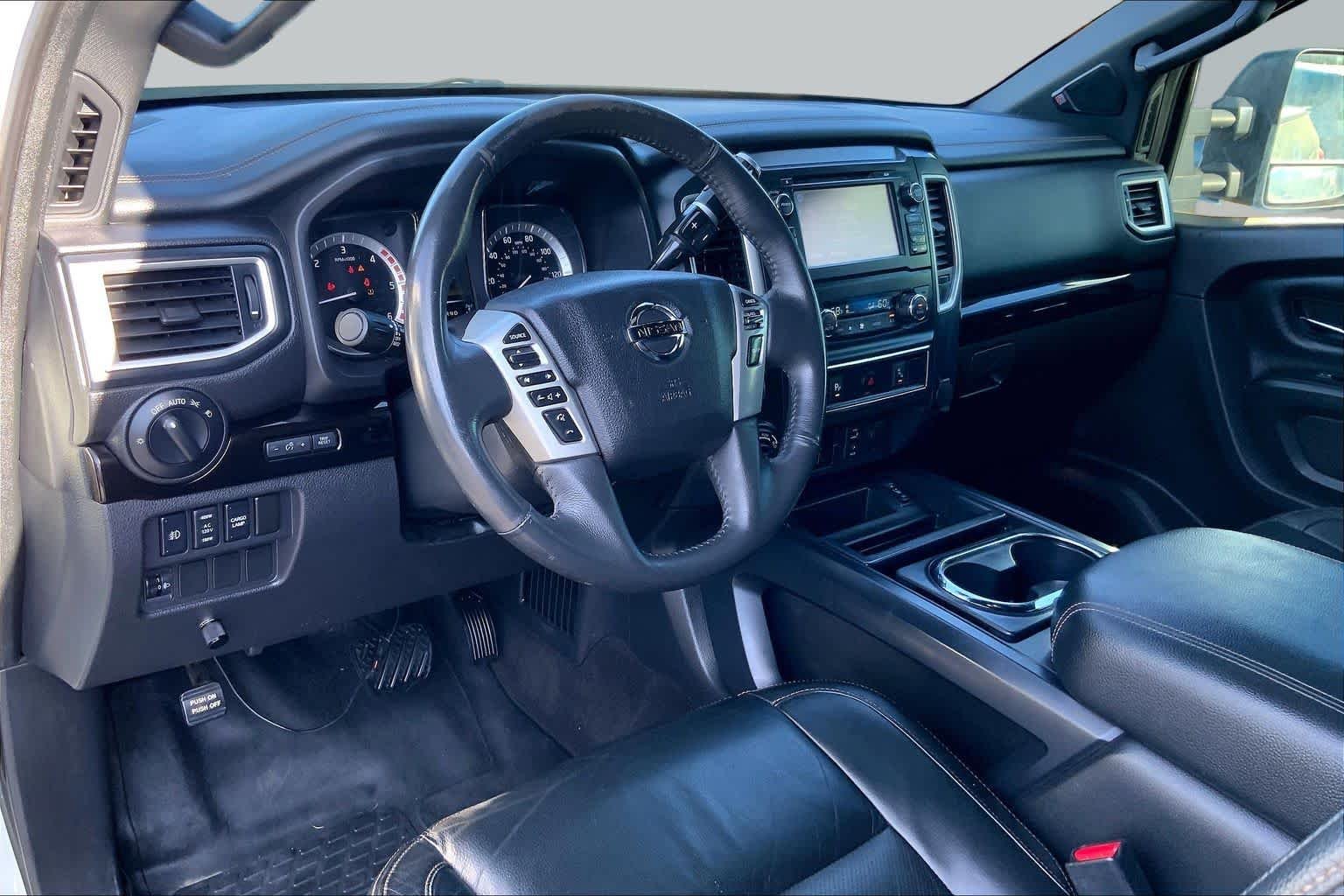 Used 2018 Pearl White Nissan SL image 18