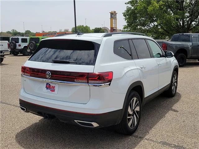 Used 2023 White Volkswagen 2.0T SE w/Technology Front-Wheel Drive image 4