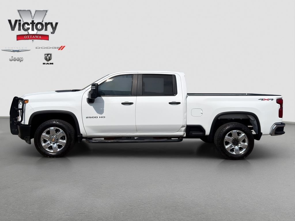 Used 2022 White Chevrolet Custom image 3