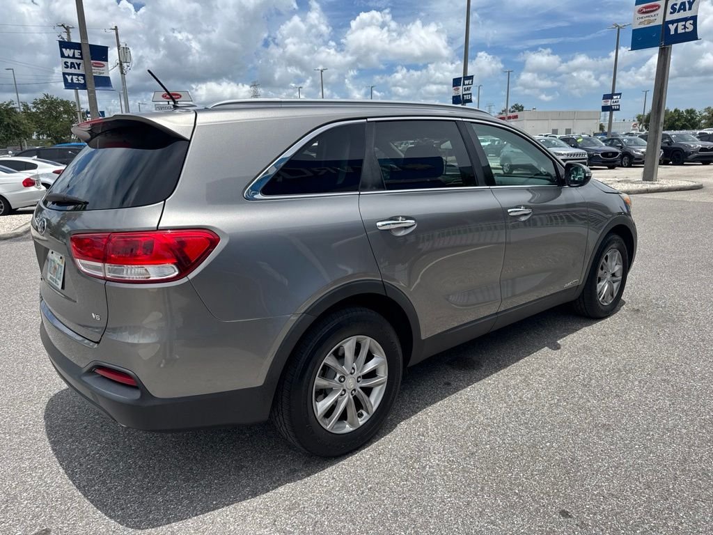 Used 2017 Silver Kia LX image 5