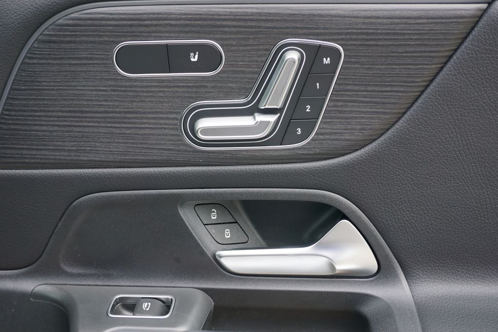 2025 Mercedes-Benz GLB Base - Photo 63
