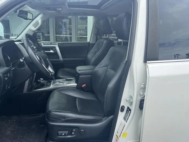 Certified Used 2018 Blizzard Pearl Toyota  image 11