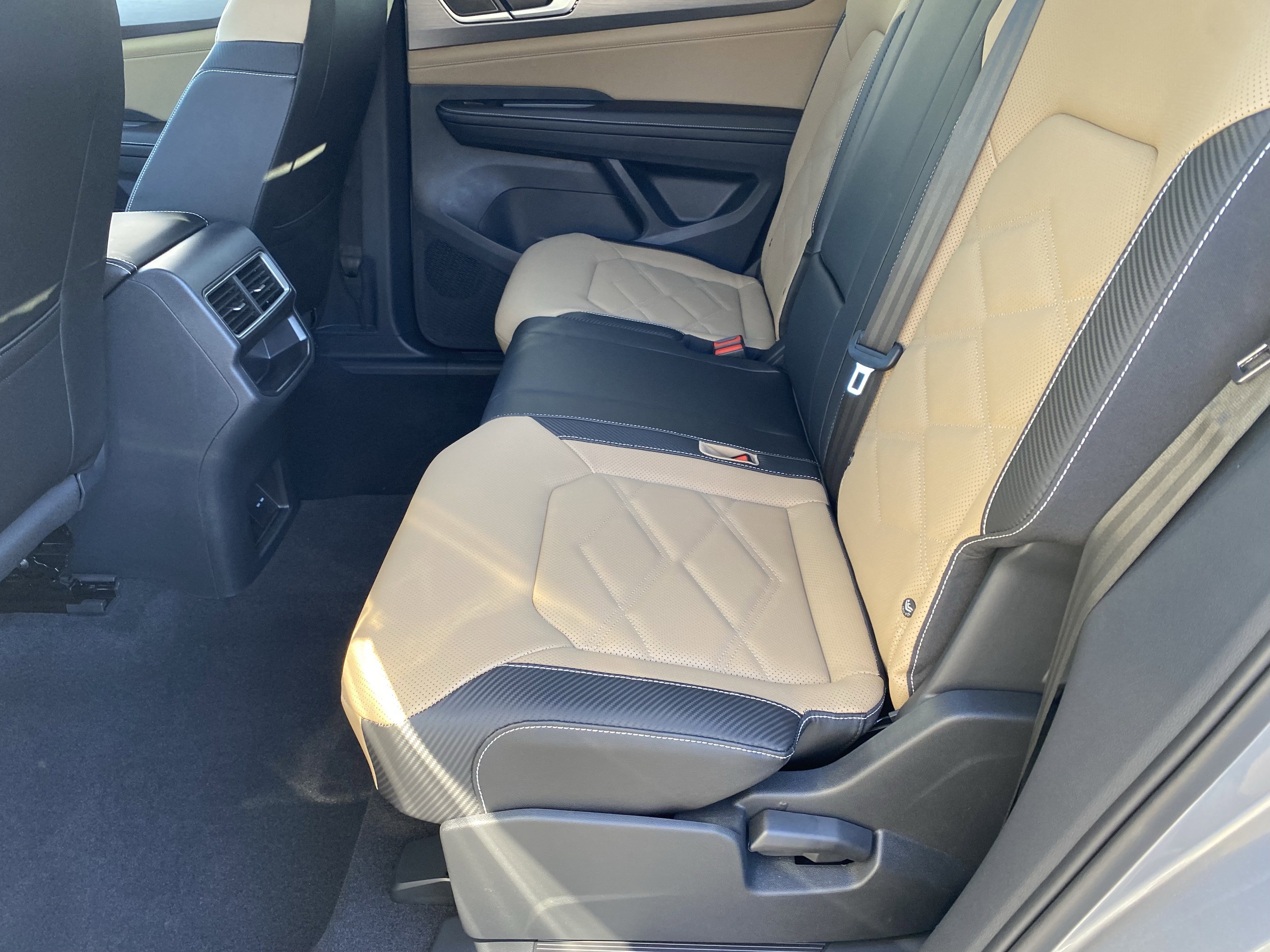 2026 Volkswagen Atlas Cross Sport SE w/Tech - Photo 13