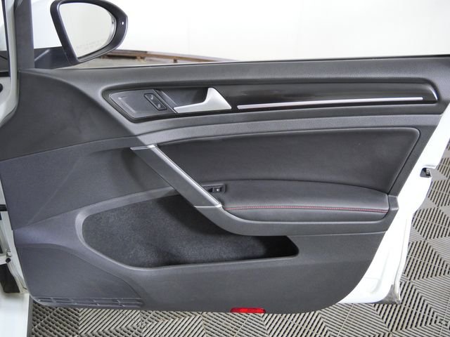 Used 2017 White Volkswagen SE image 11