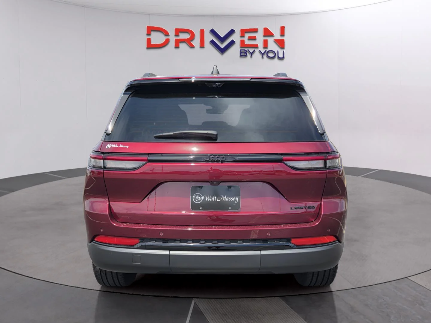Used 2025 Velvet Red Pearlcoat Jeep Limited image 4