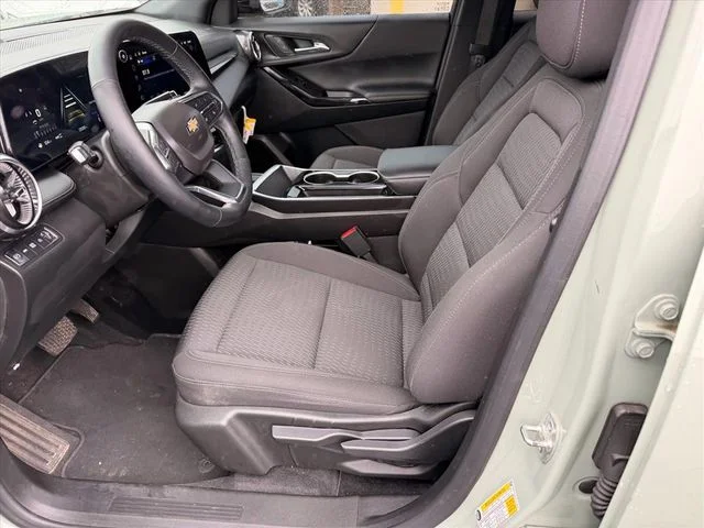 Used 2025 Green Chevrolet LT image 7