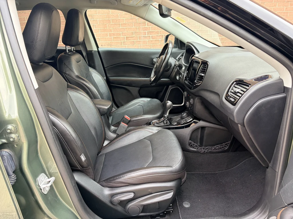 Used 2020 Olive Green Pearlcoat Jeep Limited image 23