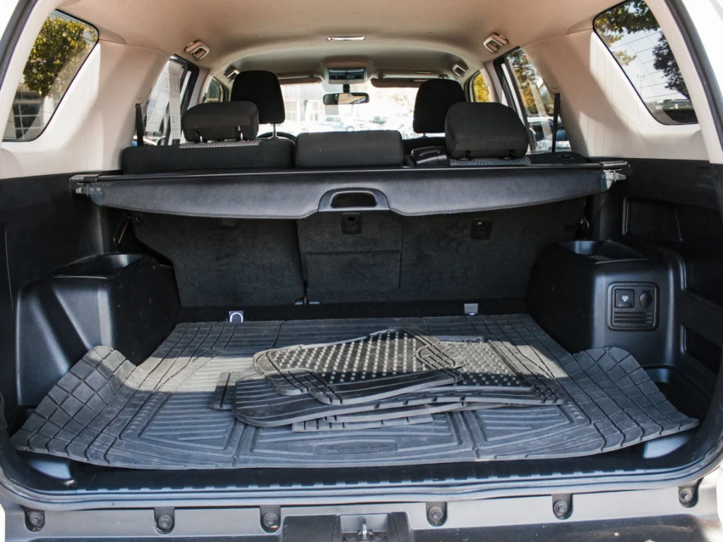 Used 2015 Classic Silver Metallic Toyota SR5 image 27