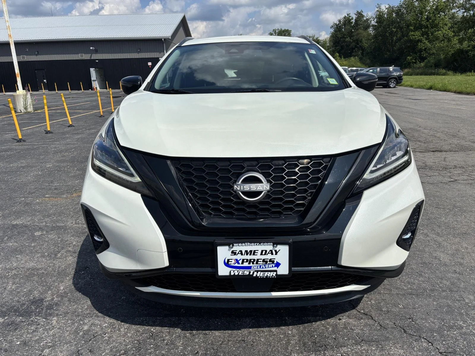Used 2023  Nissan SV image 2