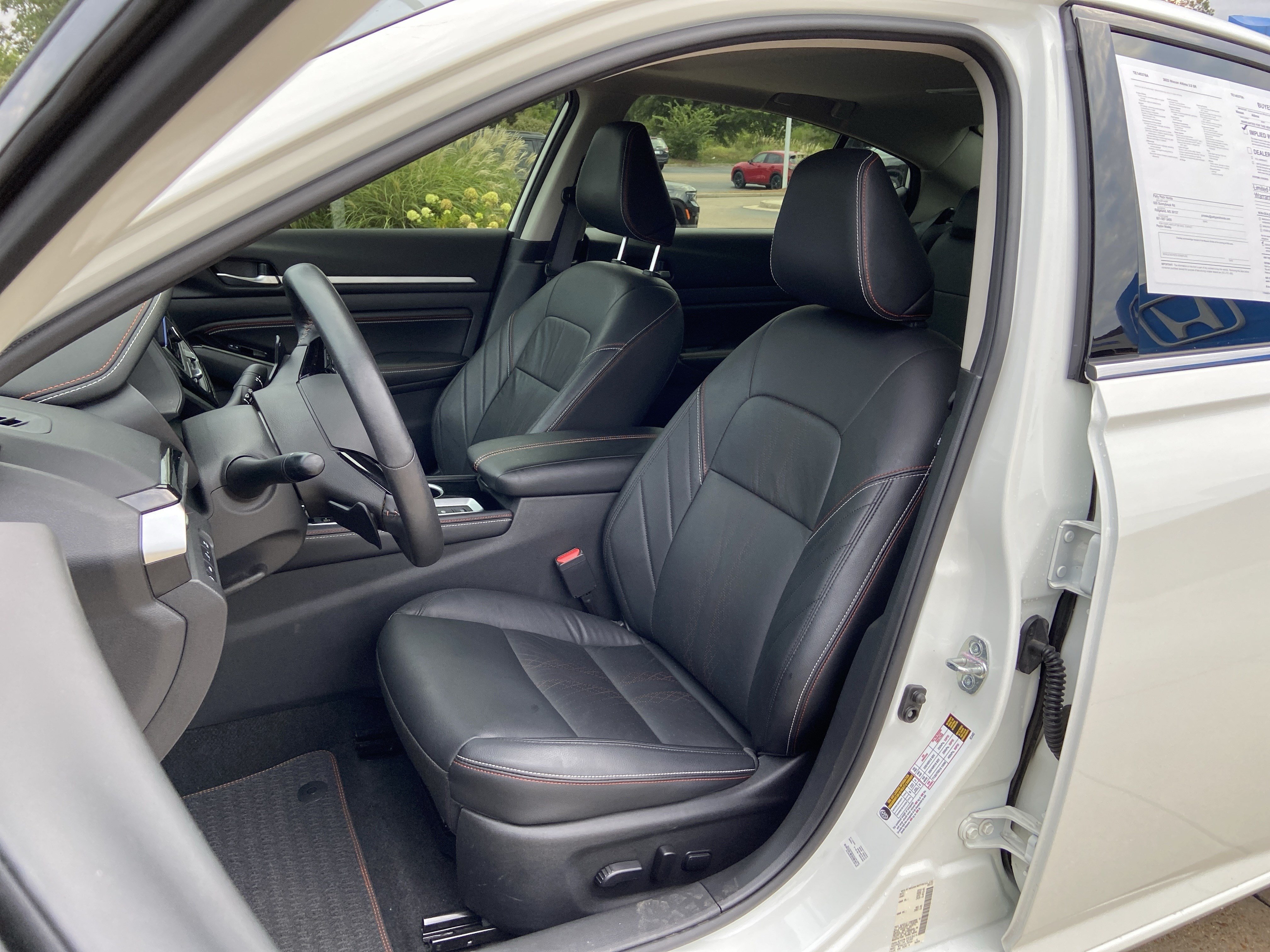 Used 2023 Pearl White Tricoat Nissan 2.0 SR image 18