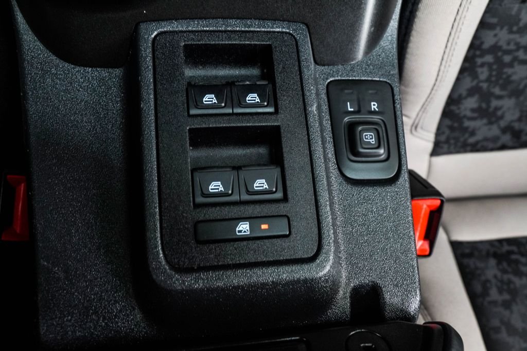 Used 2022 Gray Ford Wildtrak image 24