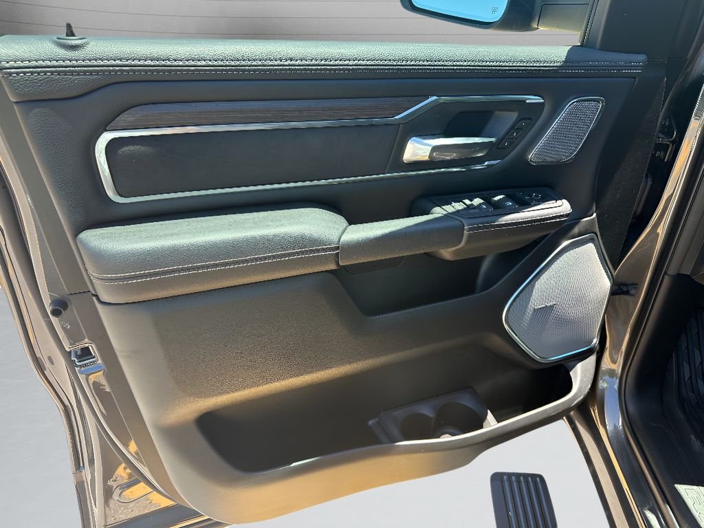 New 2026 Granite Crystal Metallic Clear-Coat Exterior Paint RAM Laramie Hemi 4x4 Crew Cab image 20