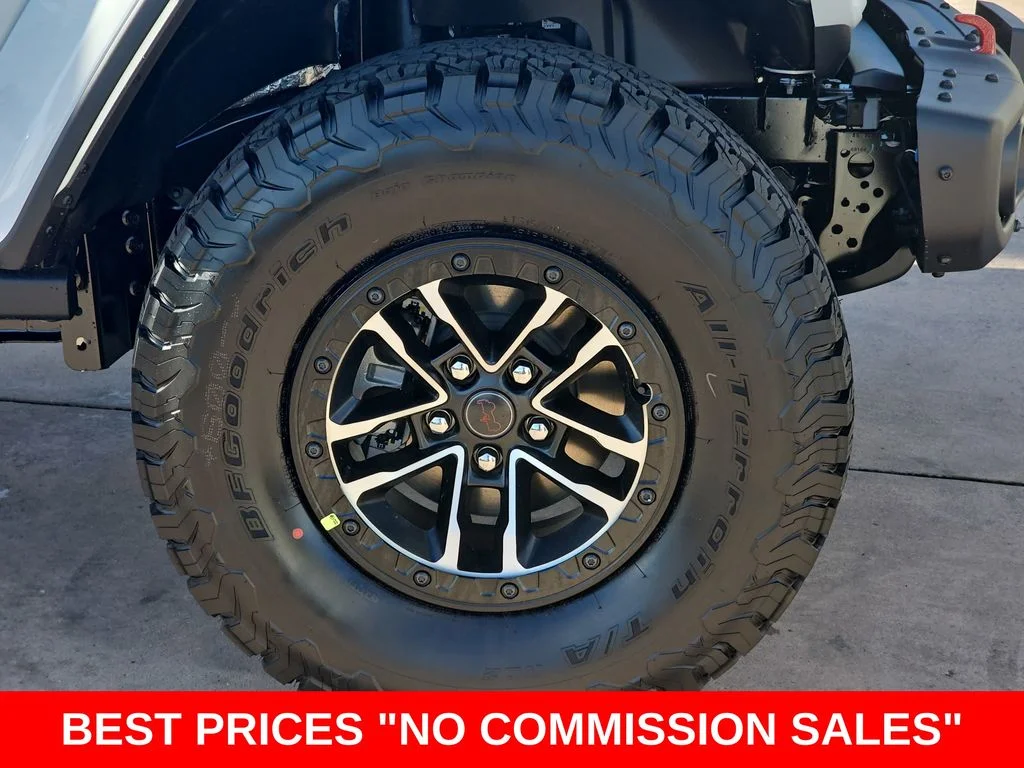 New 2026 Bright White Clear-Coat Exterior Paint Jeep Rubicon X image 38
