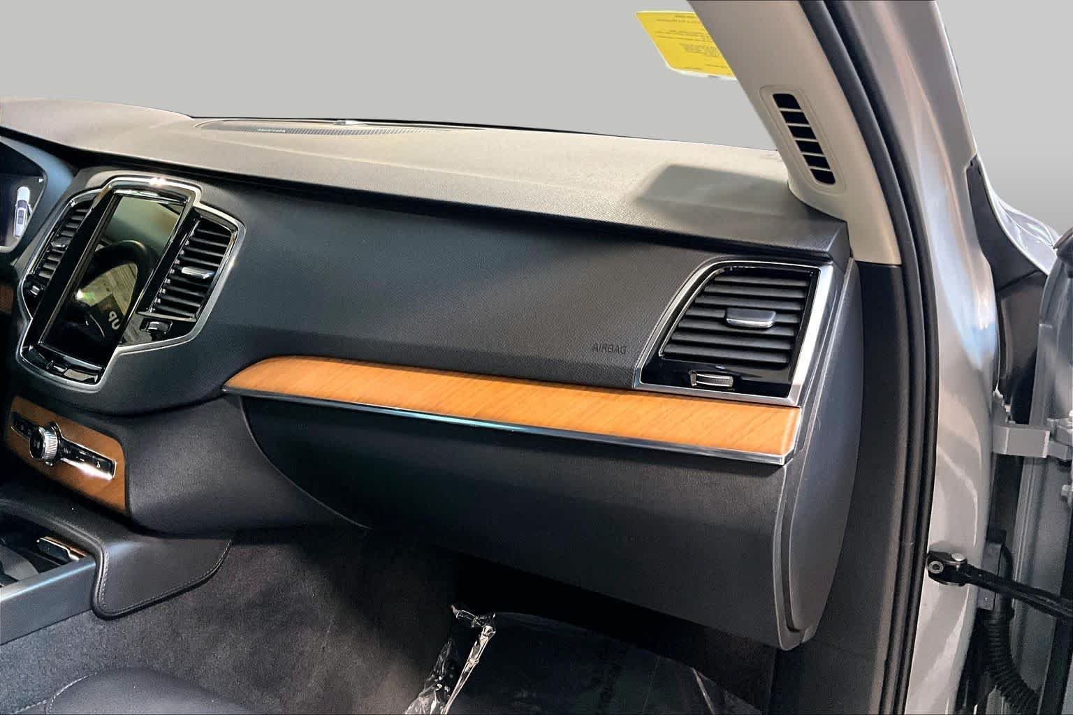 Used 2025 Vapour Grey Metallic Volvo Plus image 18