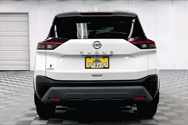 Used 2021 Glacier White Nissan SV image 5