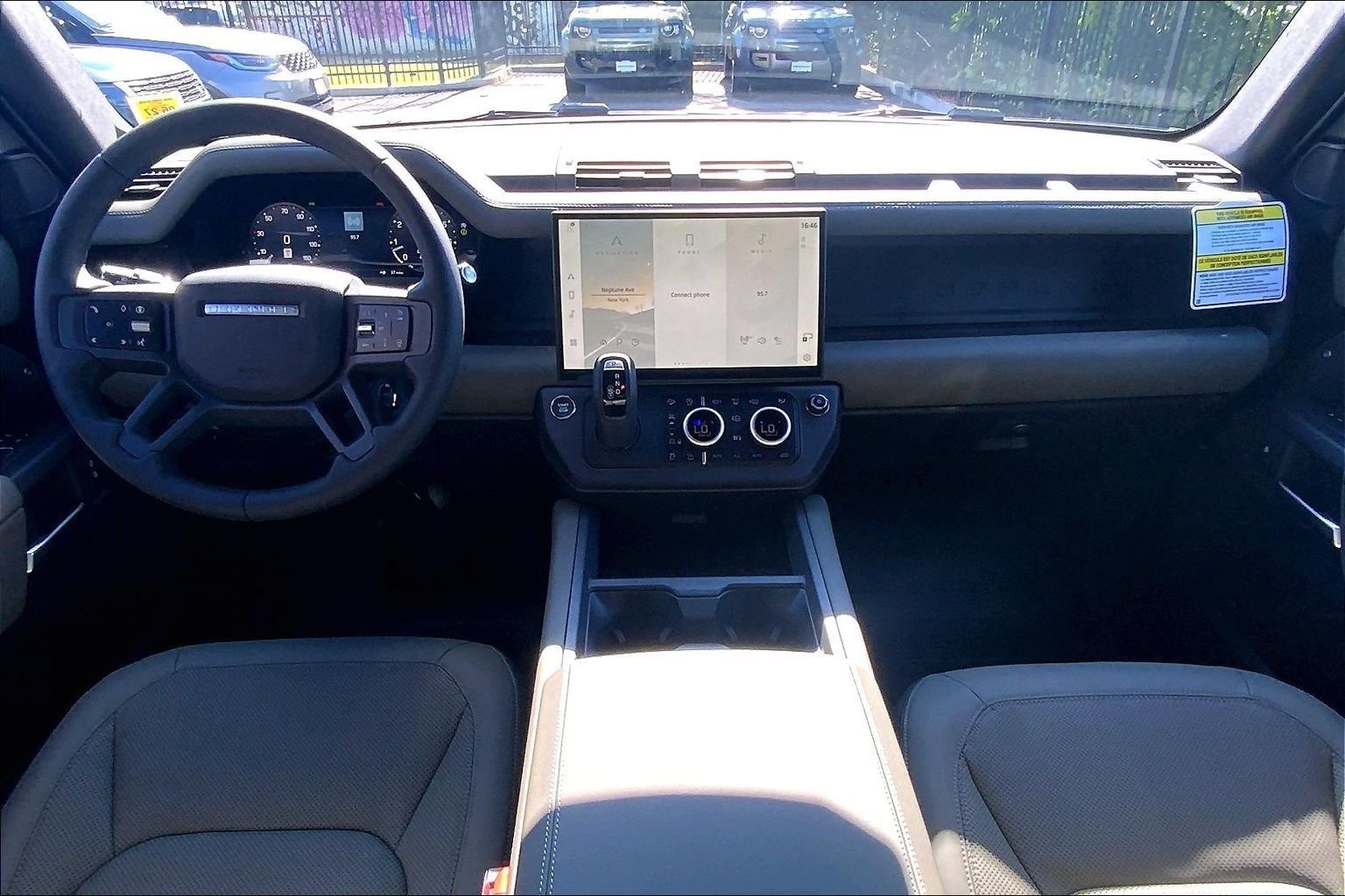 New 2026 Santorini Black Land Rover X-Dynamic SE image 5