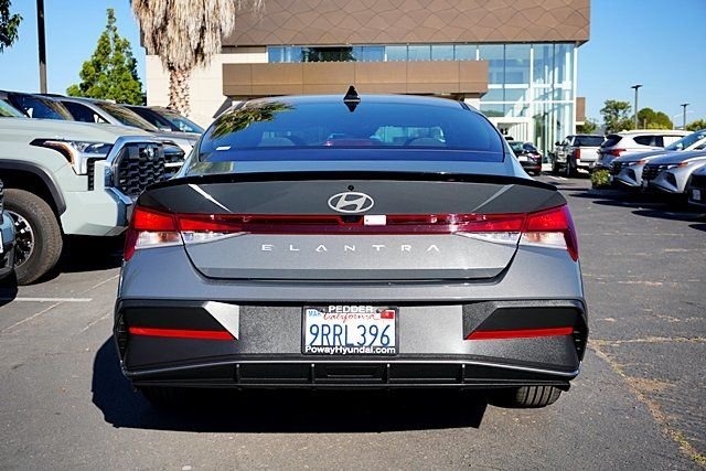 Used 2025 Gray Hyundai SEL Sport image 8