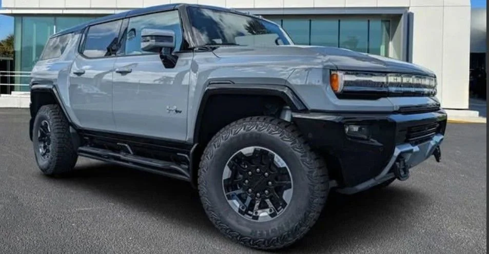2025 GMC Hummer EV 2X SUV's photo