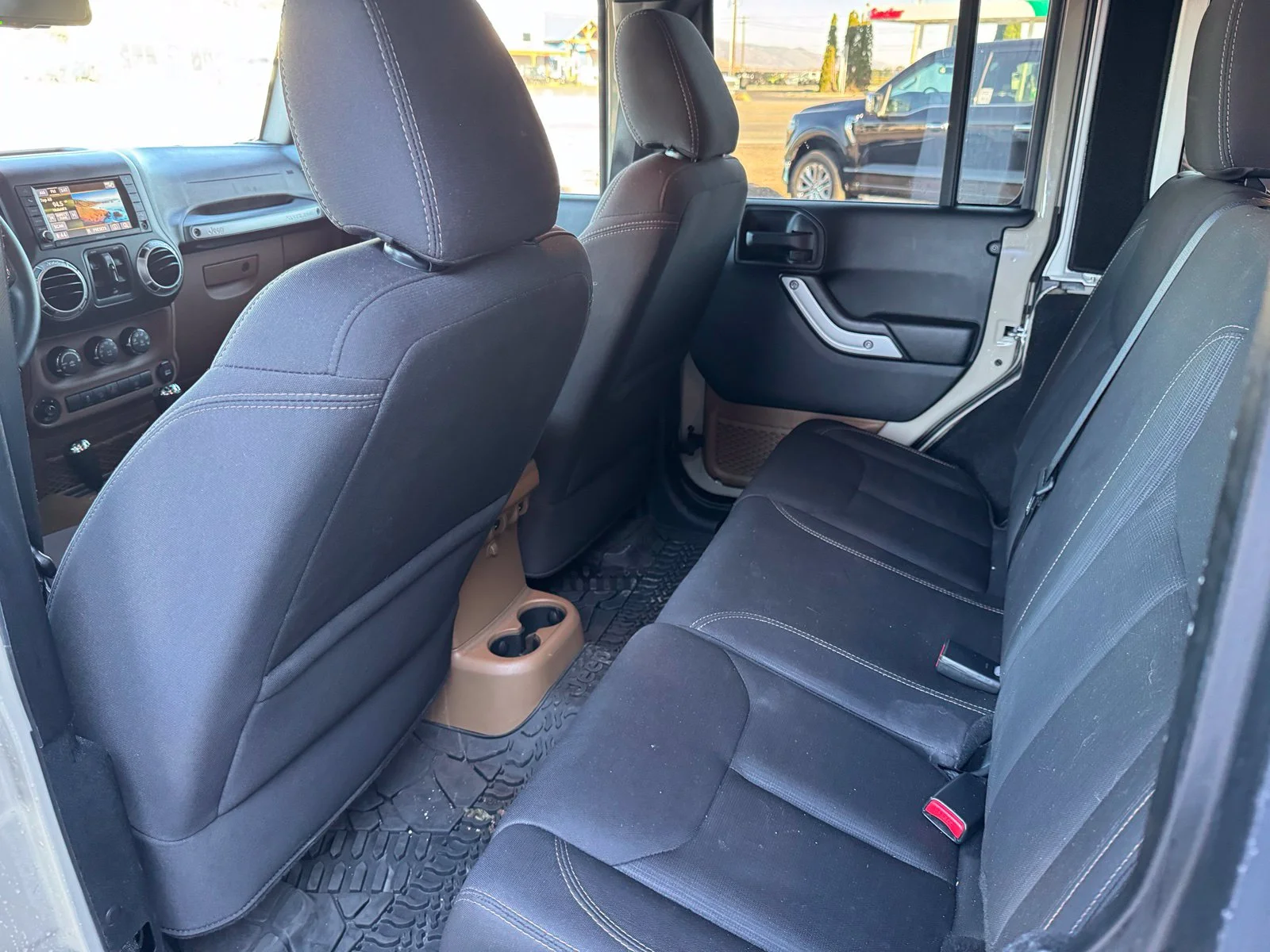 Used 2017 Beige Jeep Unlimited Rubicon image 8
