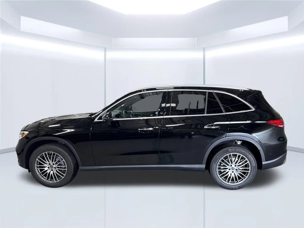 New 2026 Black Mercedes-Benz GLC 300 image 37