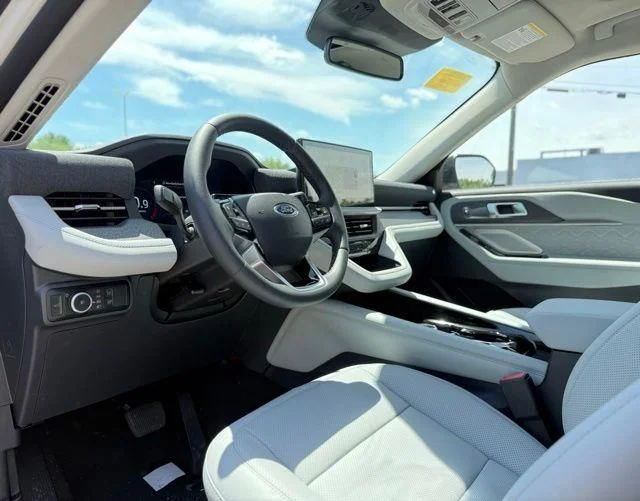 New 2026 Star White Metallic Tri-Coat Ford Platinum™ image 14