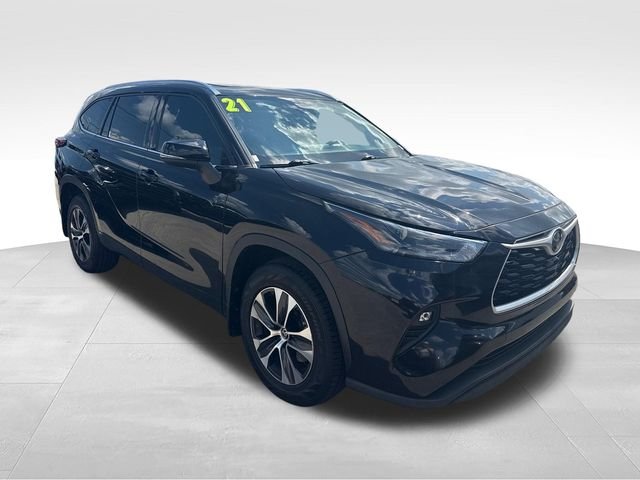 Used 2021 Black Toyota XLE image 7